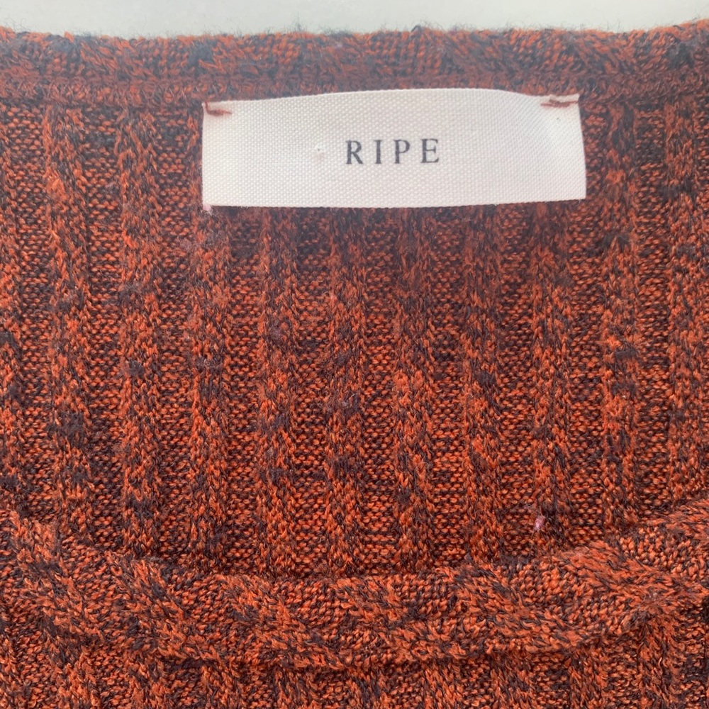 Cut Out Long Sleeve - Picture 2 of 3